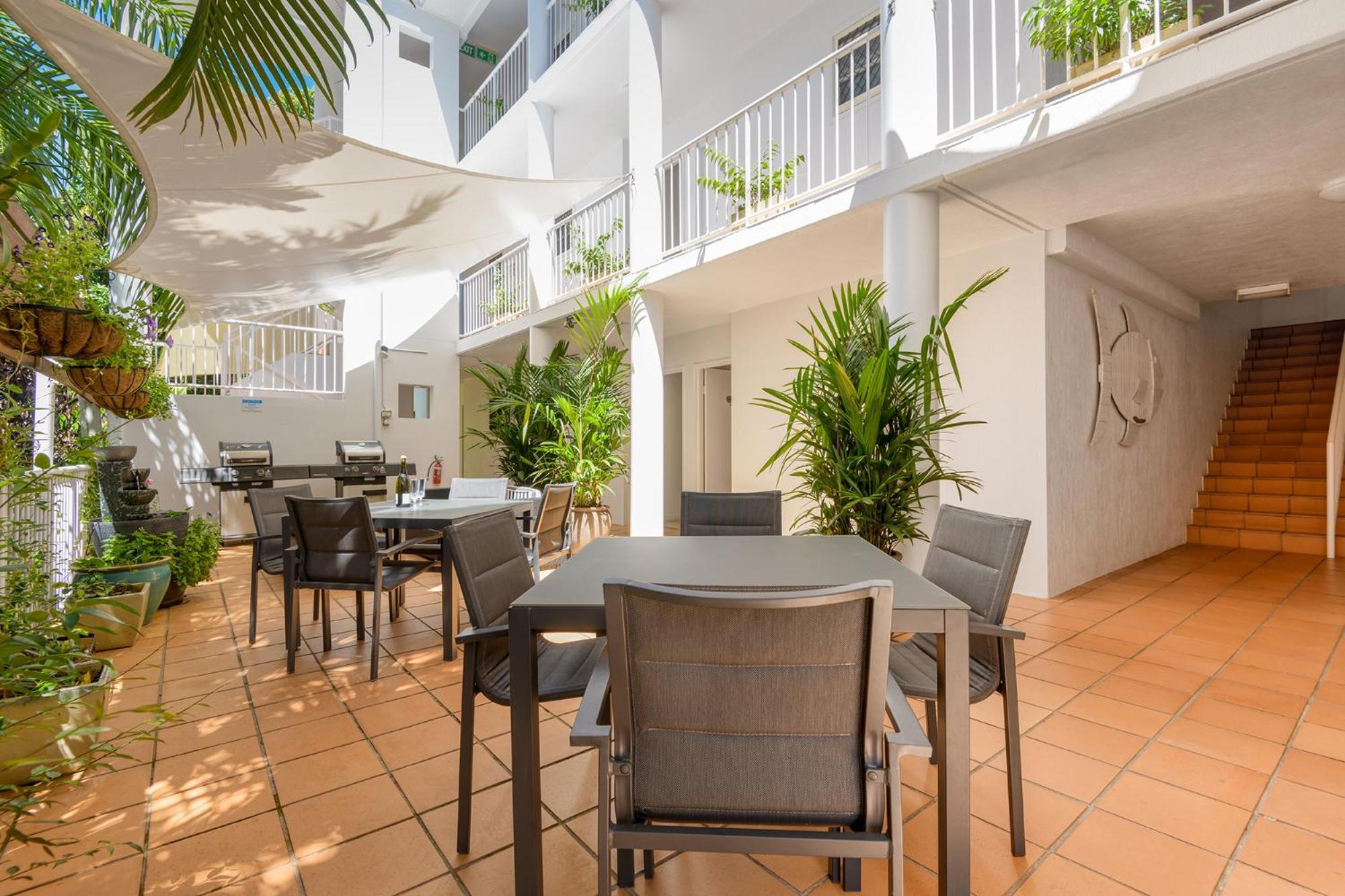 Port Douglas Apartments - Adults Only Oasis Εξωτερικό φωτογραφία
