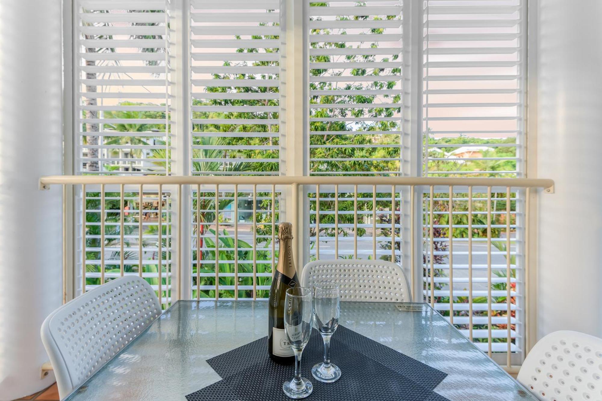 Port Douglas Apartments - Adults Only Oasis Εξωτερικό φωτογραφία