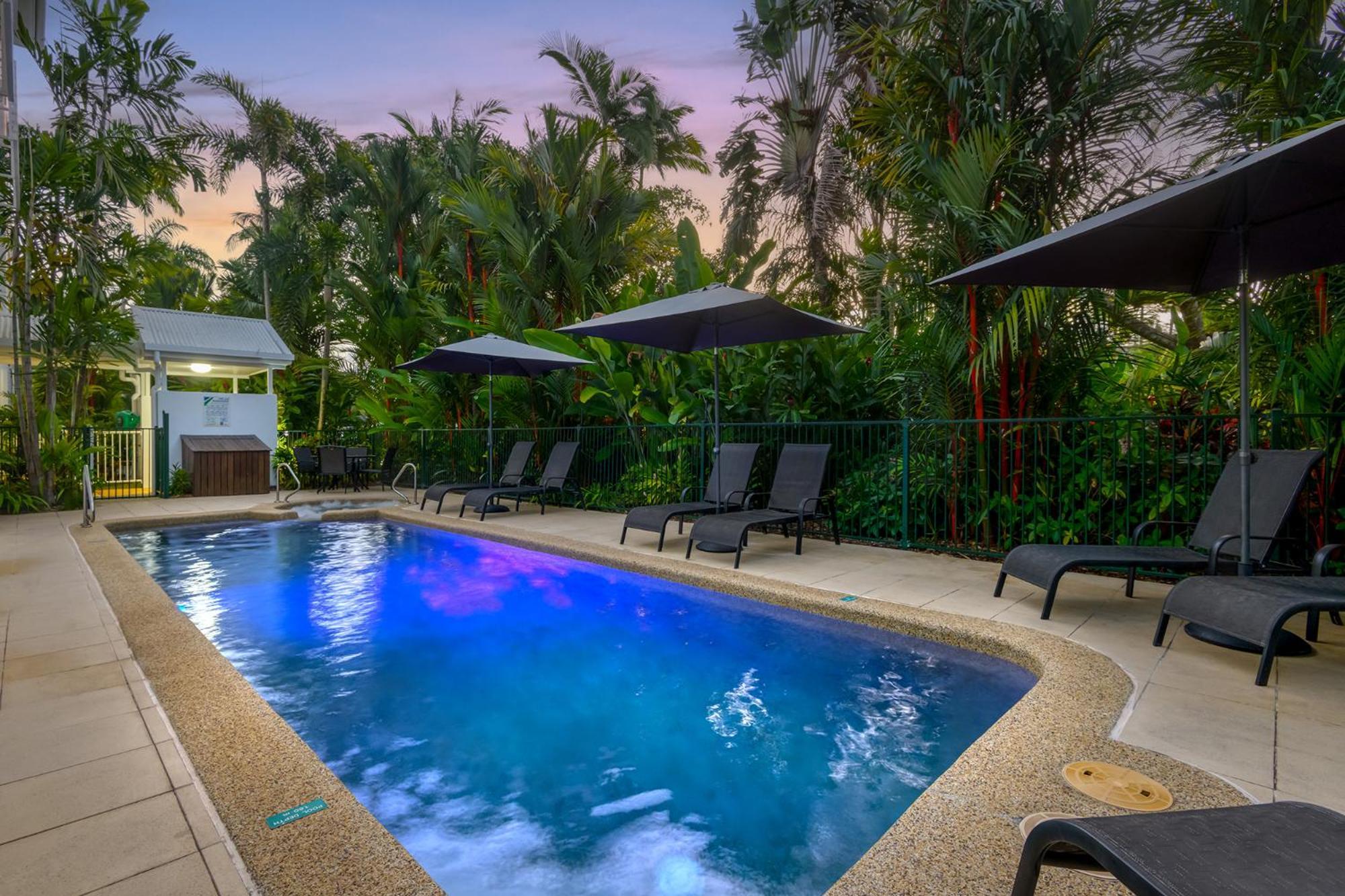 Port Douglas Apartments - Adults Only Oasis Εξωτερικό φωτογραφία